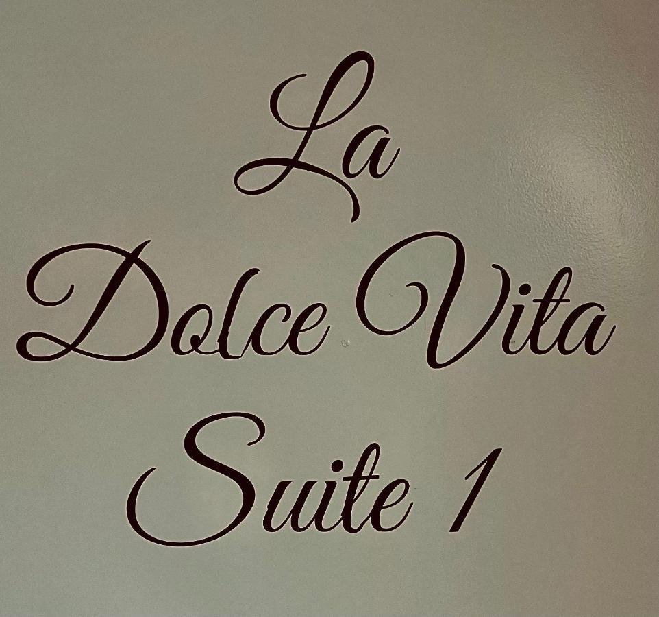 La Dolce Vita Suites ลีวาร์เดิน ภายนอก รูปภาพ