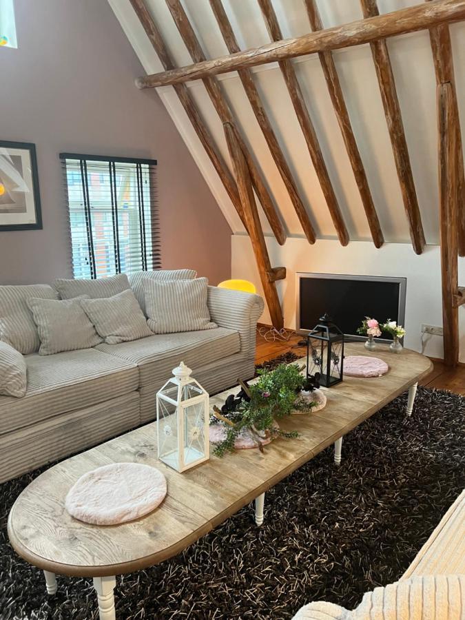 La Dolce Vita Suites ลีวาร์เดิน ภายนอก รูปภาพ