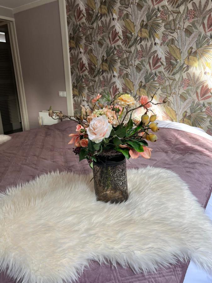 La Dolce Vita Suites ลีวาร์เดิน ภายนอก รูปภาพ