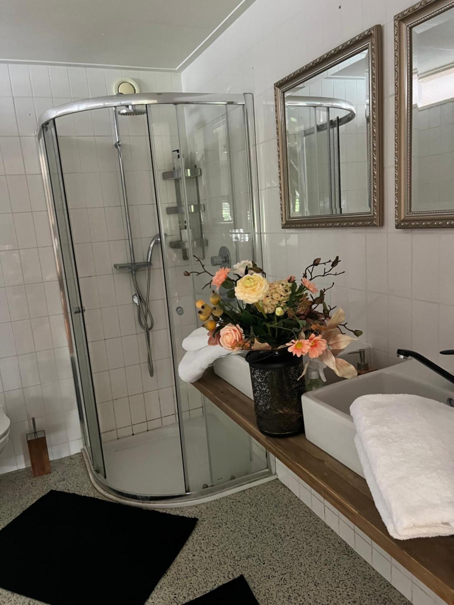 La Dolce Vita Suites ลีวาร์เดิน ภายนอก รูปภาพ